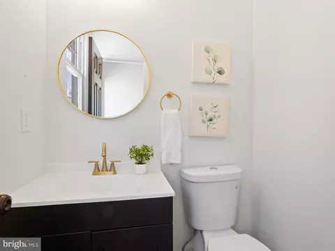 Bath - 4514 Mainfield Ave, Baltimore, MD 21214 photo 10 of 11