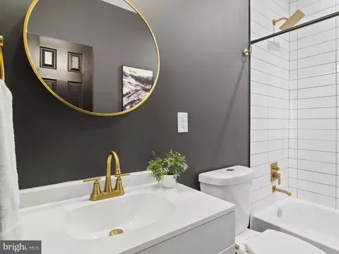 Bath - 4514 Mainfield Ave, Baltimore, MD 21214 photo 8 of 11