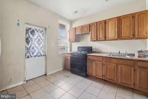 Entry Way - 2611 Beryl Ave, Baltimore, MD 21205 photo 1 of 3