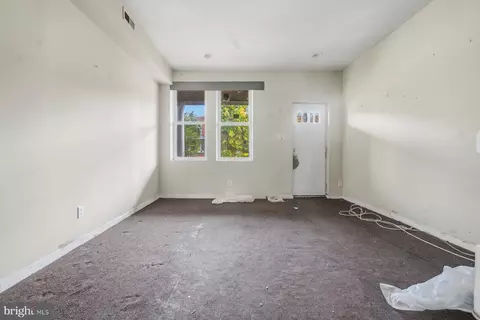 Living - 2611 Beryl Ave, Baltimore, MD 21205 photo 3 of 5