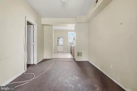 Living - 2611 Beryl Ave, Baltimore, MD 21205 photo 4 of 5