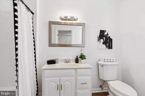 Bath - 1119 Battery Ave, Baltimore, MD 21230 photo 1 of 3
