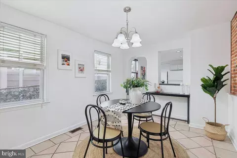 Dining - 1119 Battery Ave, Baltimore, MD 21230 photo 3 of 5