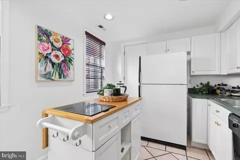 Kitchen - 1119 Battery Ave, Baltimore, MD 21230 photo 2 of 3
