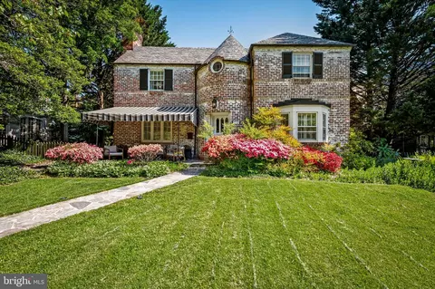 212 Saint Dunstans Rd, Baltimore, MD 21212