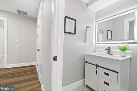 Entry Way - 313 Stricker St, Baltimore, MD 21223 photo 11 of 15