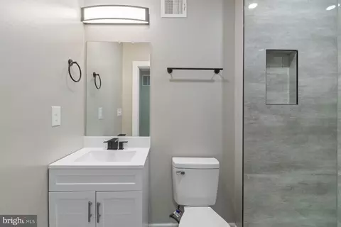 Bath - 313 Stricker St, Baltimore, MD 21223 photo 2 of 4