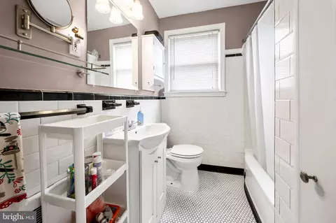 Bath - 920 E Lake Ave, Baltimore, MD 21212 photo 1 of 1