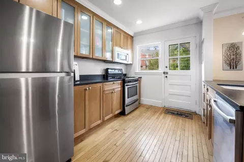Kitchen - 920 E Lake Ave, Baltimore, MD 21212 photo 1 of 3