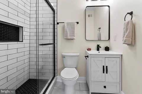Bath - 323 S Stricker St, Baltimore, MD 21223 photo 6 of 9