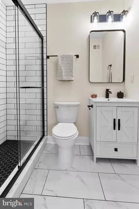 Bath - 323 S Stricker St, Baltimore, MD 21223 photo 3 of 9