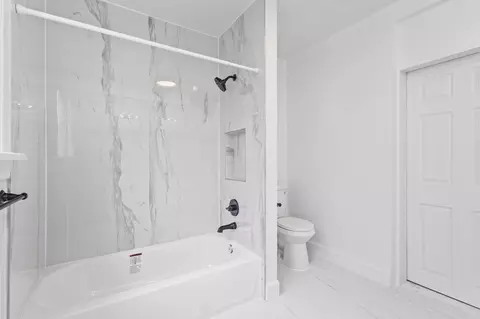 Bath - 804 Unetta Ave, Baltimore, MD 21229 photo 4 of 6