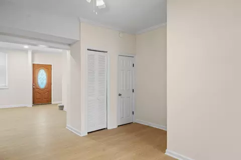 Entry Way - 804 Unetta Ave, Baltimore, MD 21229 photo 2 of 3