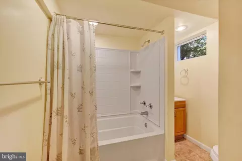 Bath - Undisclosed, Baltimore, MD 21212 photo 2 of 2
