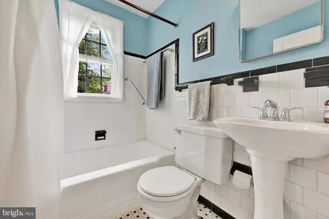 Bath - Undisclosed, Baltimore, MD 21212 photo 1 of 2