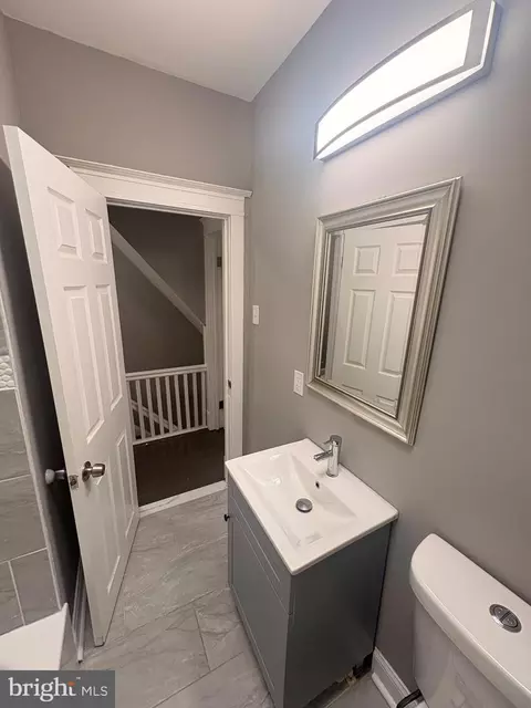 Bath - 4436 Newport Ave, Baltimore, MD 21211 photo 3 of 6