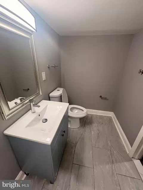 Bath - 4436 Newport Ave, Baltimore, MD 21211 photo 5 of 6