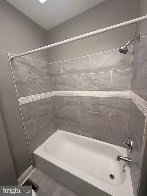 Bath - 4436 Newport Ave, Baltimore, MD 21211 photo 2 of 6