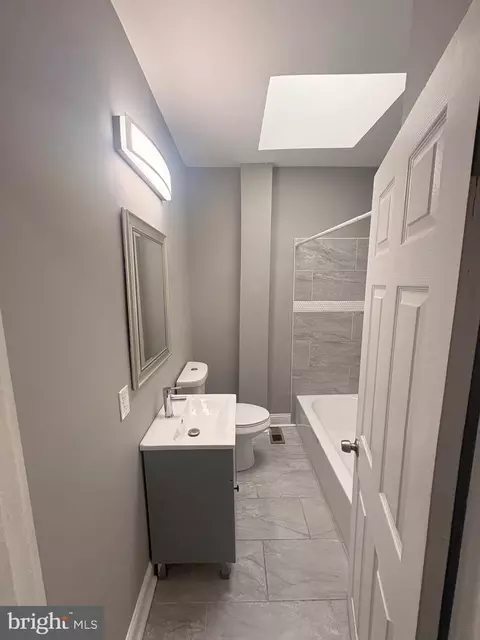 Bath - 4436 Newport Ave, Baltimore, MD 21211 photo 1 of 6
