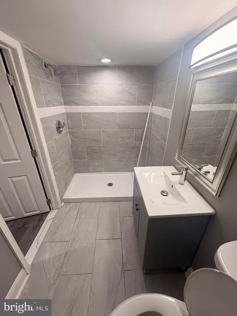 Bath - 4436 Newport Ave, Baltimore, MD 21211 photo 6 of 6