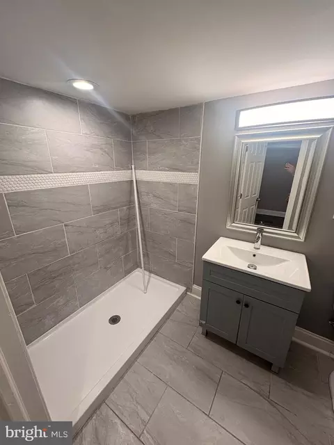 Bath - 4436 Newport Ave, Baltimore, MD 21211 photo 4 of 6