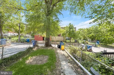 Exterior - 1024 Wedgewood Rd, Baltimore, MD 21229 photo 4 of 8