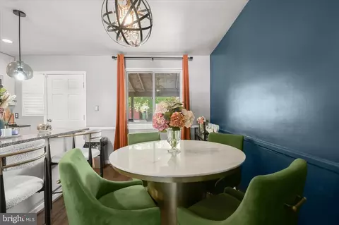 Dining - 1024 Wedgewood Rd, Baltimore, MD 21229 photo 2 of 3