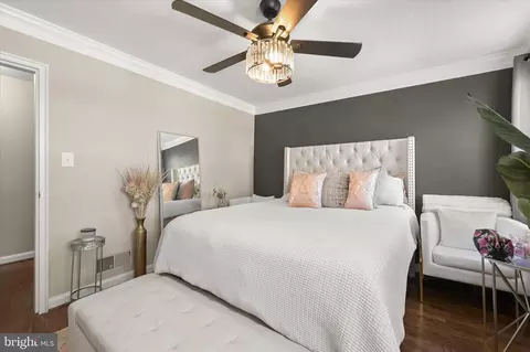 Bedroom - 1024 Wedgewood Rd, Baltimore, MD 21229 photo 2 of 10