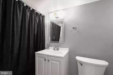 Bath - 1024 Wedgewood Rd, Baltimore, MD 21229 photo 2 of 2