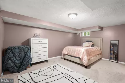 Bedroom - 1024 Wedgewood Rd, Baltimore, MD 21229 photo 8 of 10