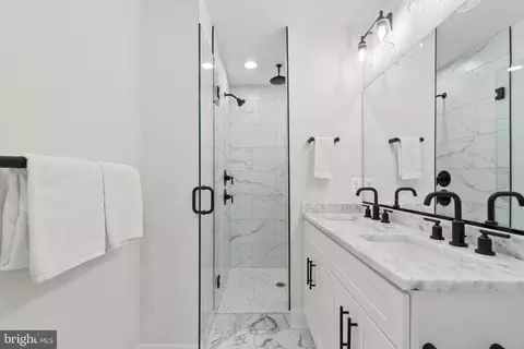 Bath - 109 S Clinton St, Baltimore, MD 21224 photo 3 of 3