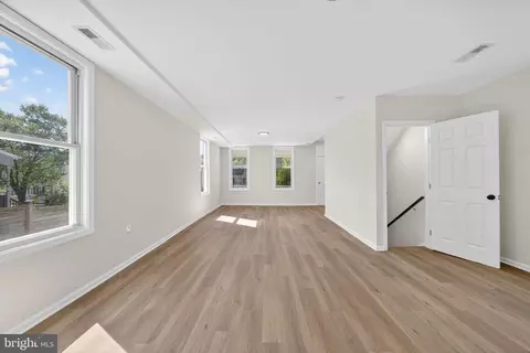 Living - 5923 Kavon Ave, Baltimore, MD 21206 photo 2 of 3