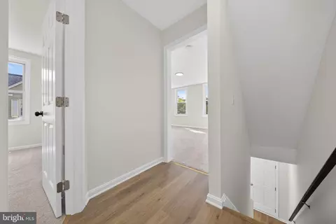 Entry Way - 5923 Kavon Ave, Baltimore, MD 21206 photo 5 of 7