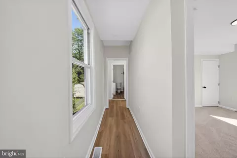Entry Way - 5923 Kavon Ave, Baltimore, MD 21206 photo 4 of 7