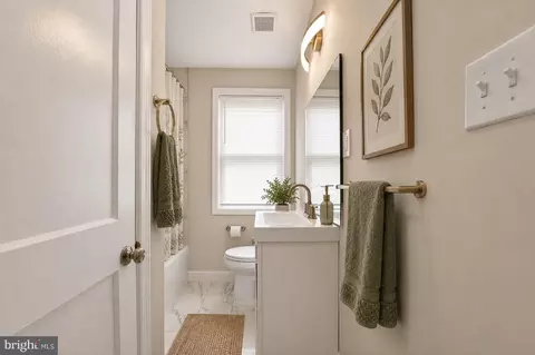 Entry Way - 4019 Bareva Rd, Baltimore, MD 21215 photo 12 of 12