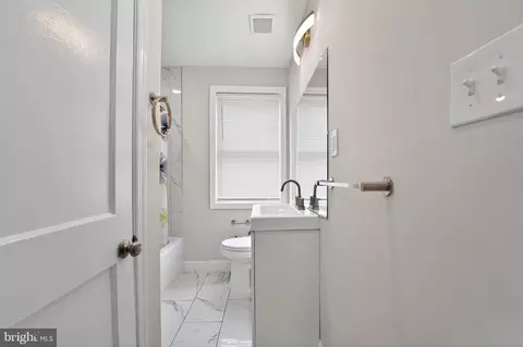 Entry Way - 4019 Bareva Rd, Baltimore, MD 21215 photo 11 of 12