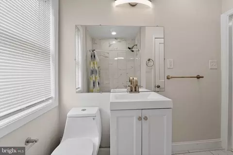 Bath - 4019 Bareva Rd, Baltimore, MD 21215 photo 2 of 5