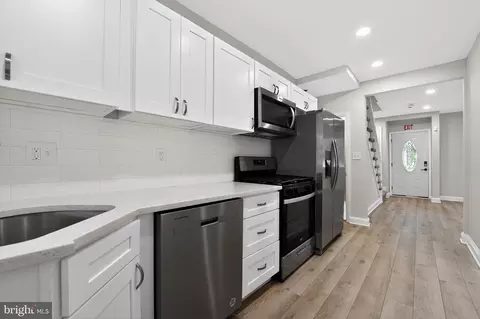 Entry Way - 4019 Bareva Rd, Baltimore, MD 21215 photo 5 of 12