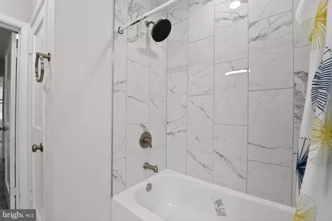 Bath - 4019 Bareva Rd, Baltimore, MD 21215 photo 1 of 5