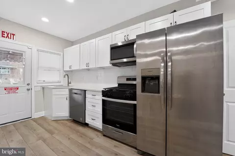 Entry Way - 4019 Bareva Rd, Baltimore, MD 21215 photo 7 of 12