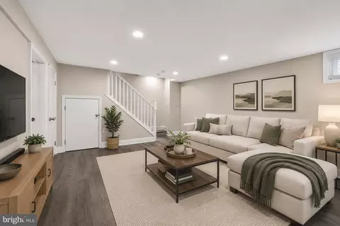 Living - 4019 Bareva Rd, Baltimore, MD 21215 photo 3 of 4