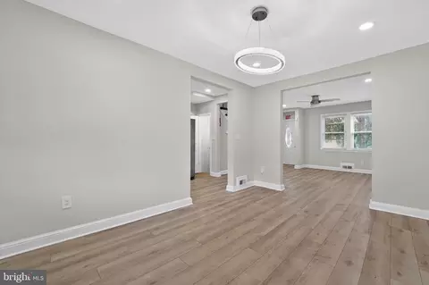 Entry Way - 4019 Bareva Rd, Baltimore, MD 21215 photo 3 of 12