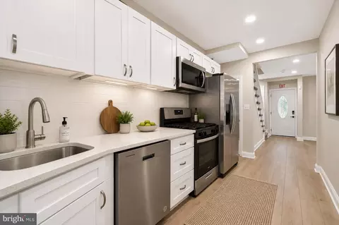 Entry Way - 4019 Bareva Rd, Baltimore, MD 21215 photo 6 of 12