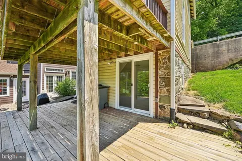 Exterior - 5702 Falls Rd, Baltimore, MD 21209 photo 9 of 15