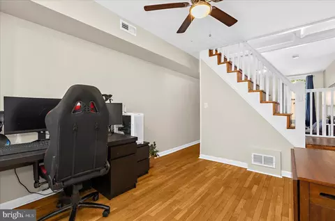Entry Way - 535 E Fort Ave, Baltimore, MD 21230 photo 2 of 6