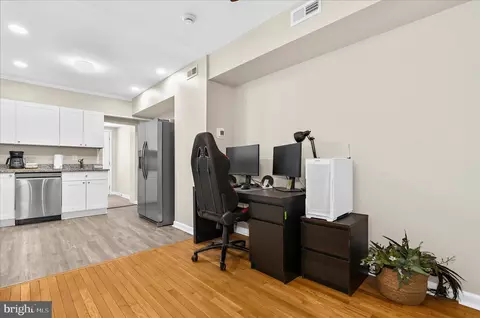 Entry Way - 535 E Fort Ave, Baltimore, MD 21230 photo 1 of 6