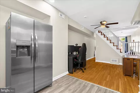 Entry Way - 535 E Fort Ave, Baltimore, MD 21230 photo 4 of 6