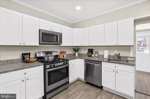 Kitchen - 535 E Fort Ave, Baltimore, MD 21230 photo 2 of 2