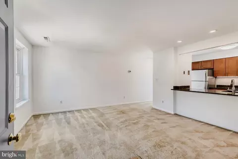 Living - 730 S Hanover St #E, Baltimore, MD 21230 photo 2 of 2