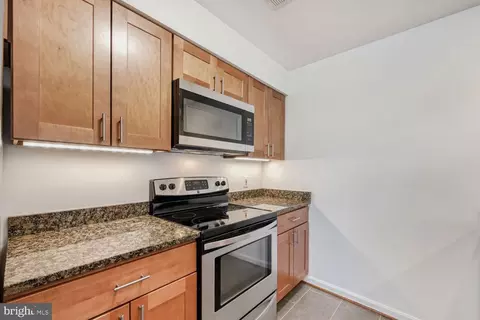 Kitchen - 730 S Hanover St #E, Baltimore, MD 21230 photo 4 of 6